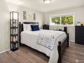 1067 Anacortes Avenue NE, Renton WA 98059