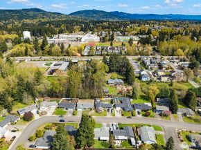 1067 Anacortes Avenue NE, Renton WA 98059