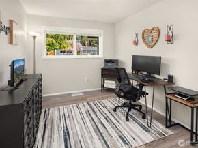 1067 Anacortes Avenue NE, Renton WA 98059