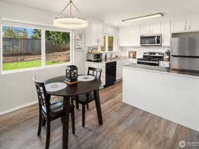 1067 Anacortes Avenue NE, Renton WA 98059