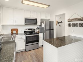 1067 Anacortes Avenue NE, Renton WA 98059