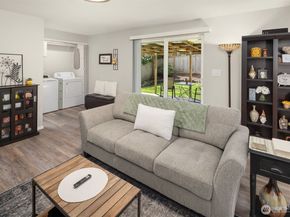 1067 Anacortes Avenue NE, Renton WA 98059