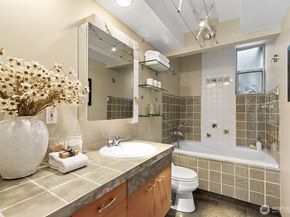 8627 Fauntlee Crest SW, Seattle WA 98136