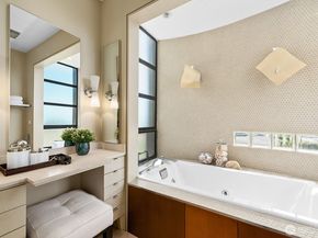 8627 Fauntlee Crest SW, Seattle WA 98136