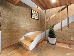 8627 Fauntlee Crest SW, Seattle WA 98136
