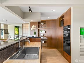 8627 Fauntlee Crest SW, Seattle WA 98136