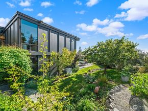 8627 Fauntlee Crest SW, Seattle WA 98136