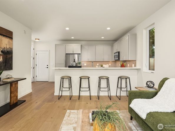 7064 Cleopatra Place NW, Seattle WA 98117