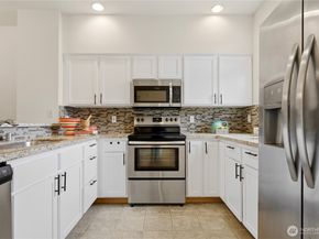 8806 123rd Lane NE 8806, Kirkland WA 98033