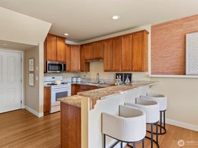 1443 NE 166th Court 3, Shoreline WA 98155