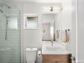 4028 5th Avenue NE, Seattle WA 98105