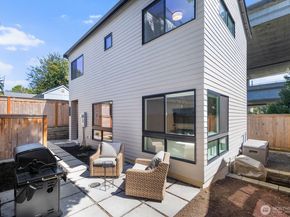 4028 5th Avenue NE, Seattle WA 98105