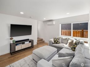 4028 5th Avenue NE, Seattle WA 98105