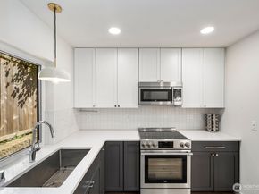 4028 5th Avenue NE, Seattle WA 98105