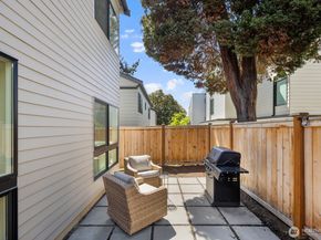 4028 5th Avenue NE, Seattle WA 98105