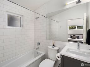 4028 5th Avenue NE, Seattle WA 98105