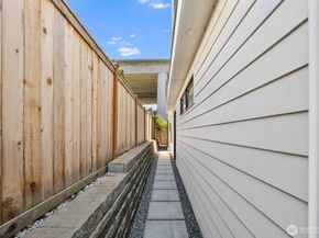 4028 5th Avenue NE, Seattle WA 98105