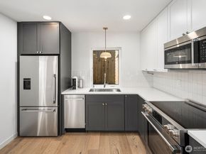 4028 5th Avenue NE, Seattle WA 98105