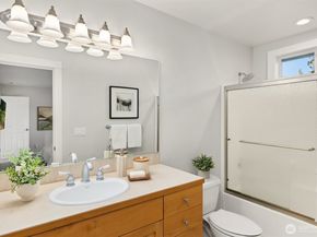 712 Tiffany Meadows Drive NE, Bainbridge Island WA 98110