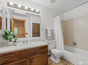 6923 237th Avenue NE, Redmond WA 98053