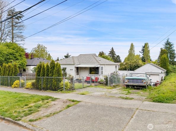 1616 SW Thistle Street, Seattle WA 98106