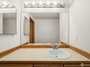 1239 SW 132nd Lane 823, Burien WA 98146