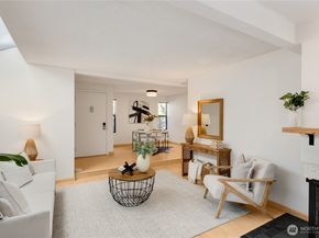 10919 NE 35th Place 4, Bellevue WA 98004
