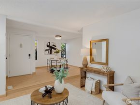 10919 NE 35th Place 4, Bellevue WA 98004