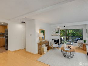 10919 NE 35th Place 4, Bellevue WA 98004