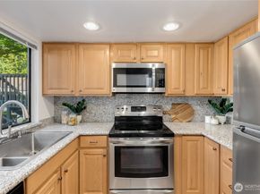 10919 NE 35th Place 4, Bellevue WA 98004