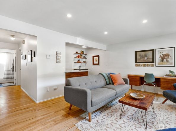 4710 Dayton Avenue N 2, Seattle WA 98103