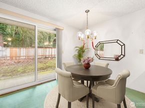 12528 NE 117th Place E1, Kirkland WA 98034