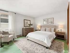 12528 NE 117th Place E1, Kirkland WA 98034