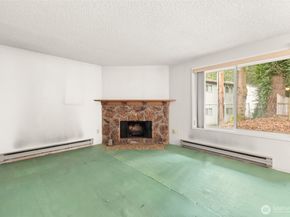 12528 NE 117th Place E1, Kirkland WA 98034