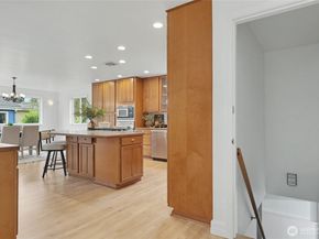 7537 21st Avenue NE, Seattle WA 98115