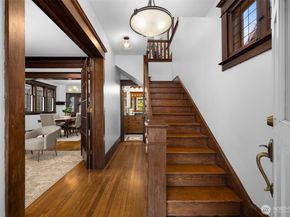 2529 Queen Anne Avenue N, Seattle WA 98109