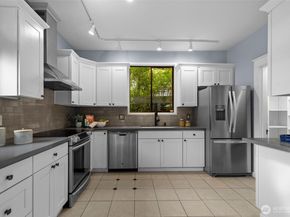 2529 Queen Anne Avenue N, Seattle WA 98109