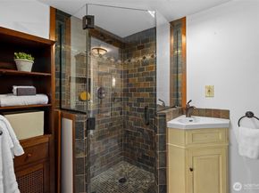 2529 Queen Anne Avenue N, Seattle WA 98109