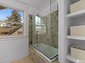 2529 Queen Anne Avenue N, Seattle WA 98109