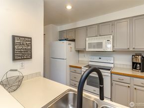 22810 30th Avenue S C203, Des Moines WA 98198