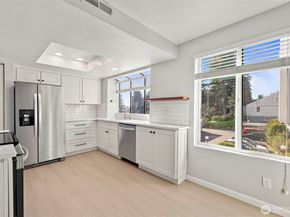 17417 Ashworth Avenue N 201, Shoreline WA 98133