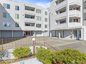 17417 Ashworth Avenue N 201, Shoreline WA 98133
