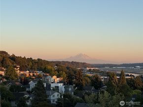 5560 15th Avenue S, Seattle WA 98108
