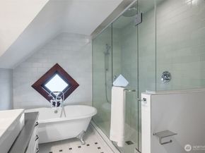 3258 14th Avenue W, Seattle WA 98119