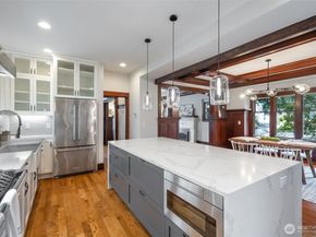 3258 14th Avenue W, Seattle WA 98119