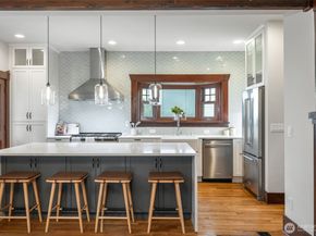 3258 14th Avenue W, Seattle WA 98119
