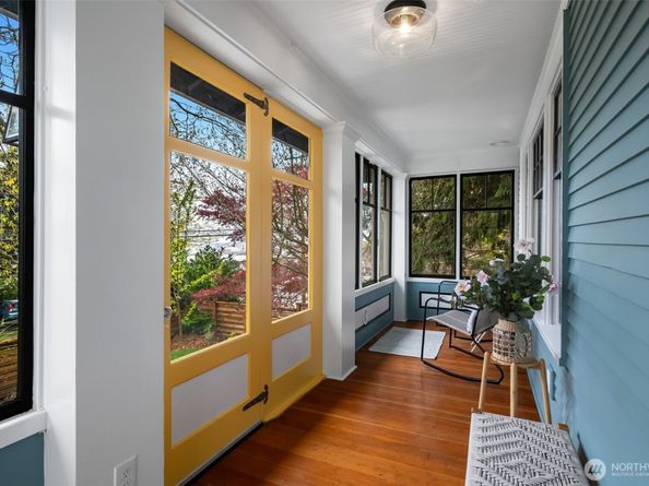 3258 14th Avenue W, Seattle WA 98119