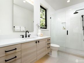 11426 108th Avenue NE, Kirkland WA 98033