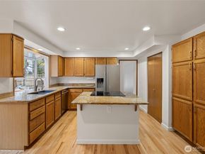 2064 Hoquiam Court NE, Renton WA 98059