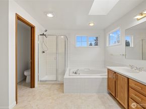 2064 Hoquiam Court NE, Renton WA 98059
